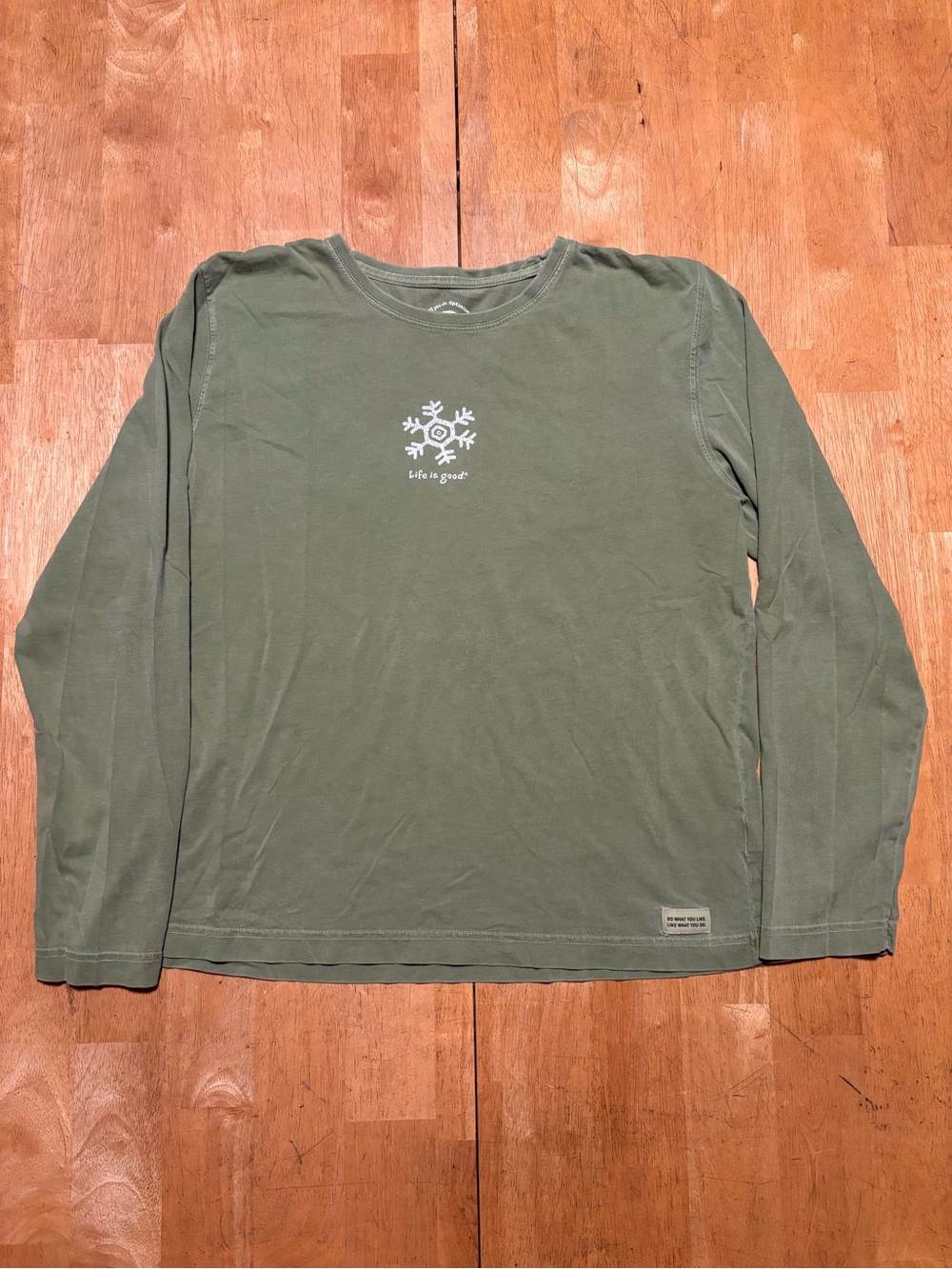 Life is Good Women’s Green Long Sleeve Crew Neck Graphic Logo Snowflake Large